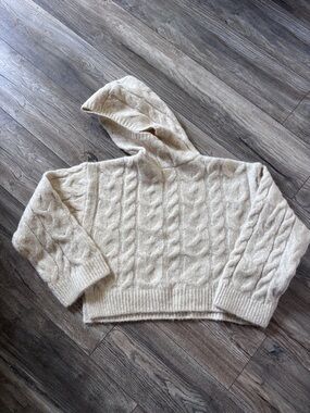 Cozy Cable Knit Women's Sweater in Oatmeal